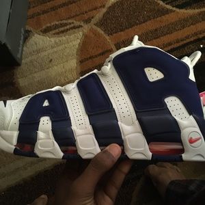 BLUE & WHITE UPTEMPO